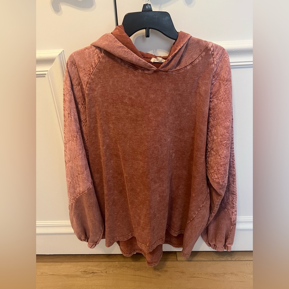 VICI hooded tunic with quilted sleeves. Size L